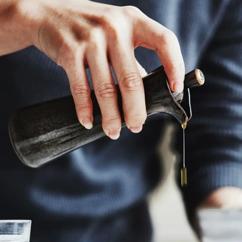Stijlvolle Keramische Olie Dispenser met Druppelvrije Tuit voor Keuken en Tafel