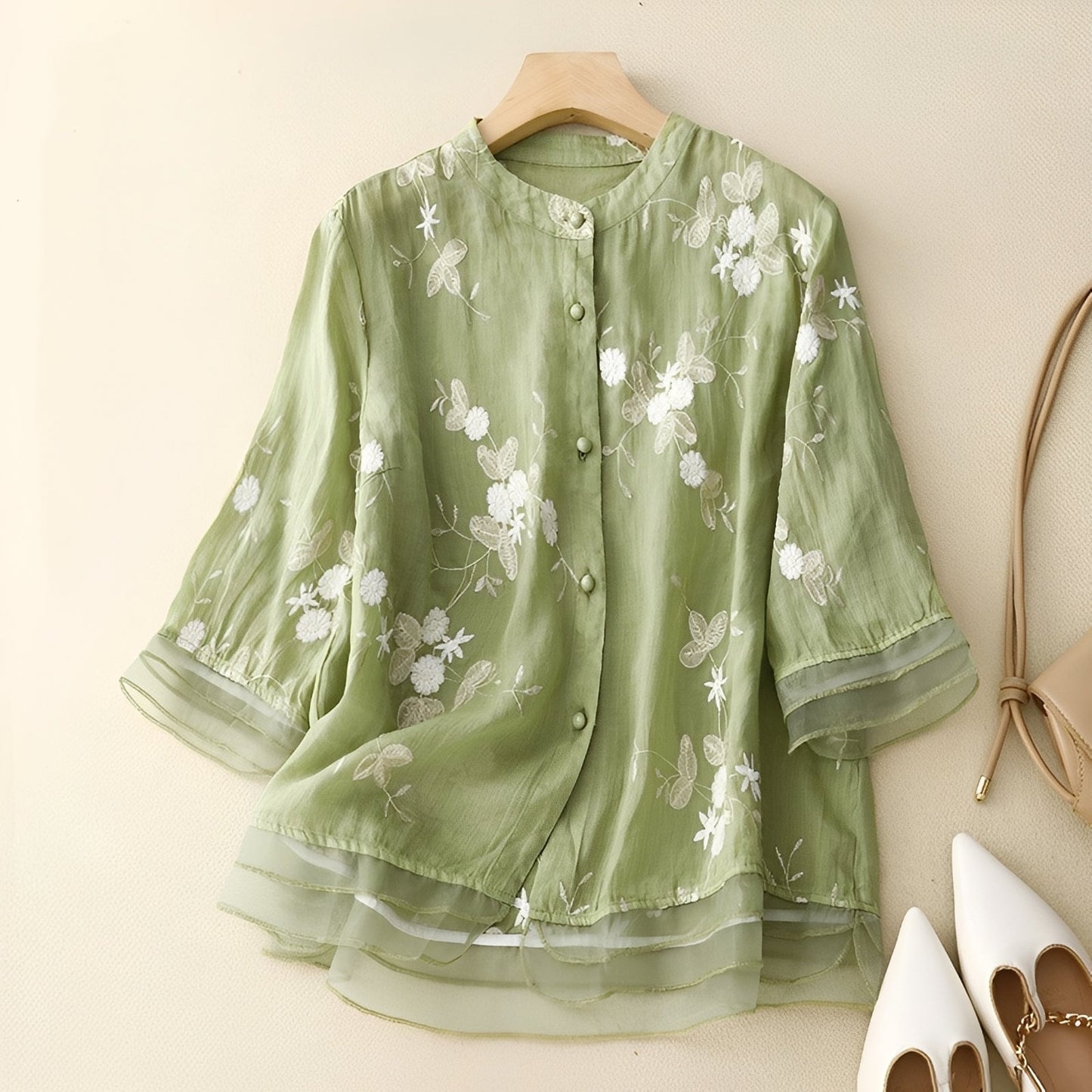 Christine - Blouse élégante avec fleurs brodées pour femmes