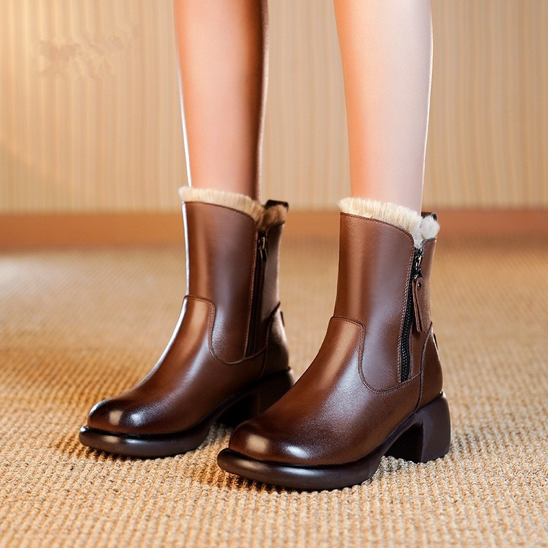 skörten® Kivélla: Stride in Style in our Eye-Catching Chic Fur-Lined Leather Boots