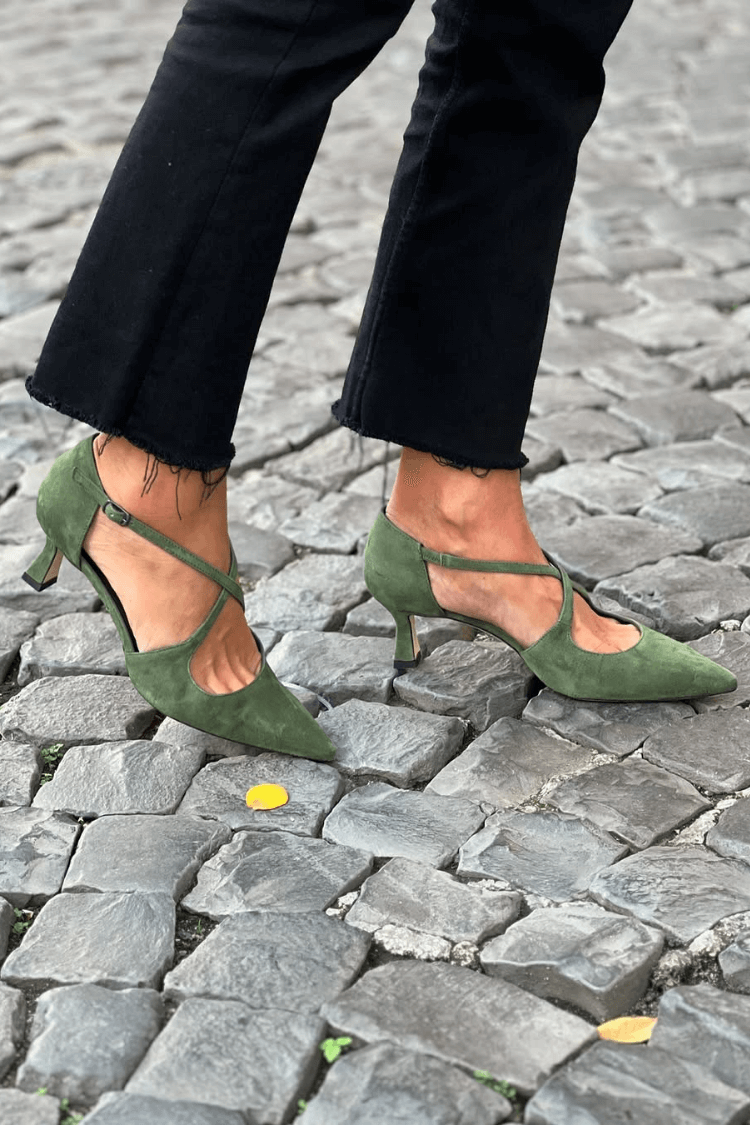 DÉCOLLETÉ SLINGBACK CU CINTURINO SUBȚIRE