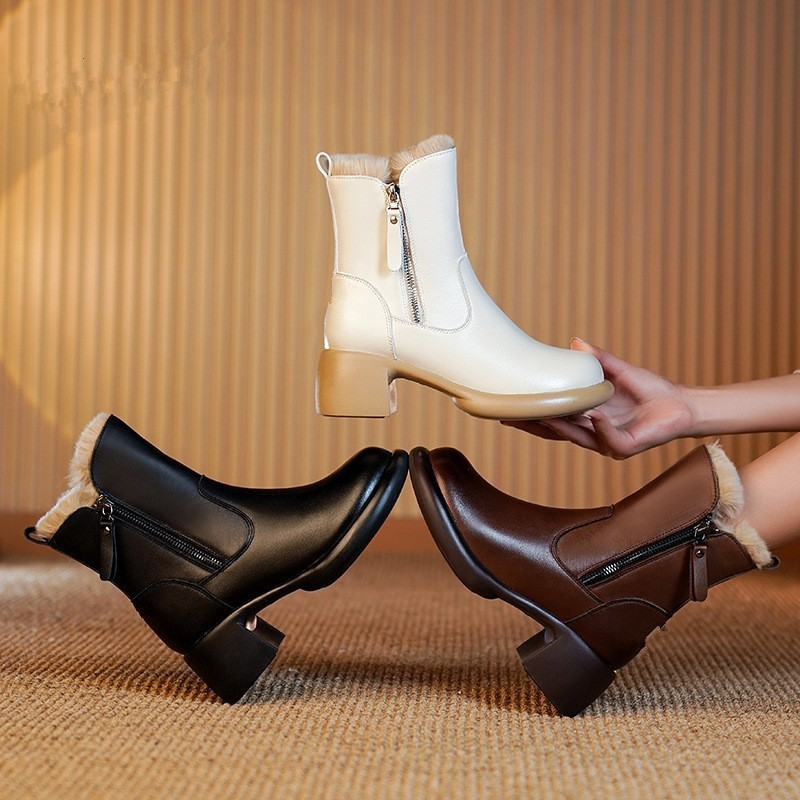 skörten® Kivélla: Stride in Style in our Eye-Catching Chic Fur-Lined Leather Boots