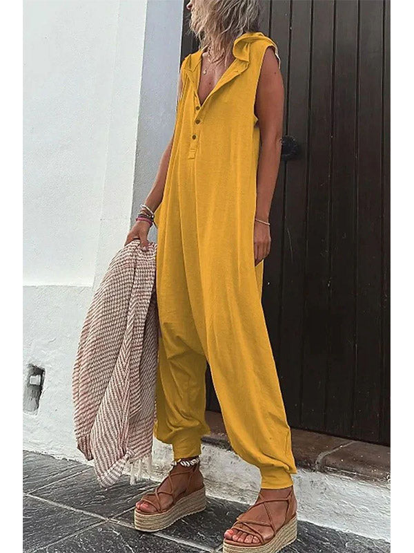 Mette - Halvknapet jumpsuit med hætte og uden ærmer
