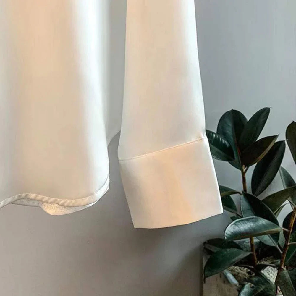 Luksuriøs silkebluse til kvinder med klassisk snit og elegant finish