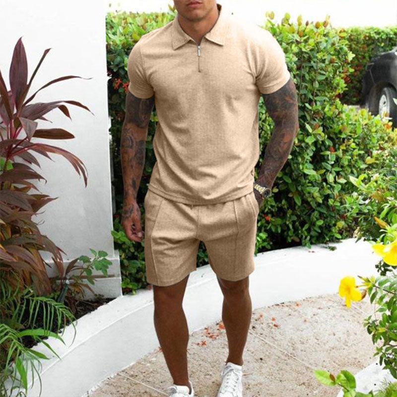 Komfortabelt herresæt med poloshirt og shorts i afslappet design