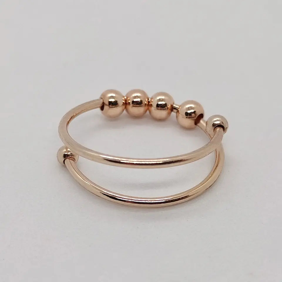 Rosegoldener Nasenring mit Kugeln, minimalistisches Design, Schmuck für Piercings.