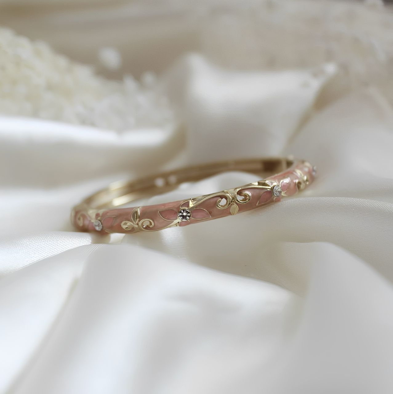 Bridgerton Vintage Bangle – Tijdloos en chique