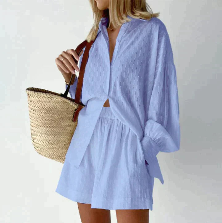 Savannah – Tweedelige set met een shirt met lange mouwen en een short met hoge taille