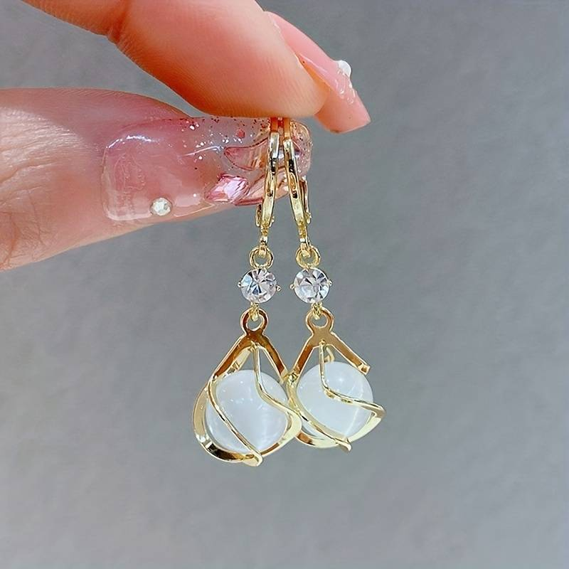 Orecchini Pendenti in Oro con Opale Bianco Vintage