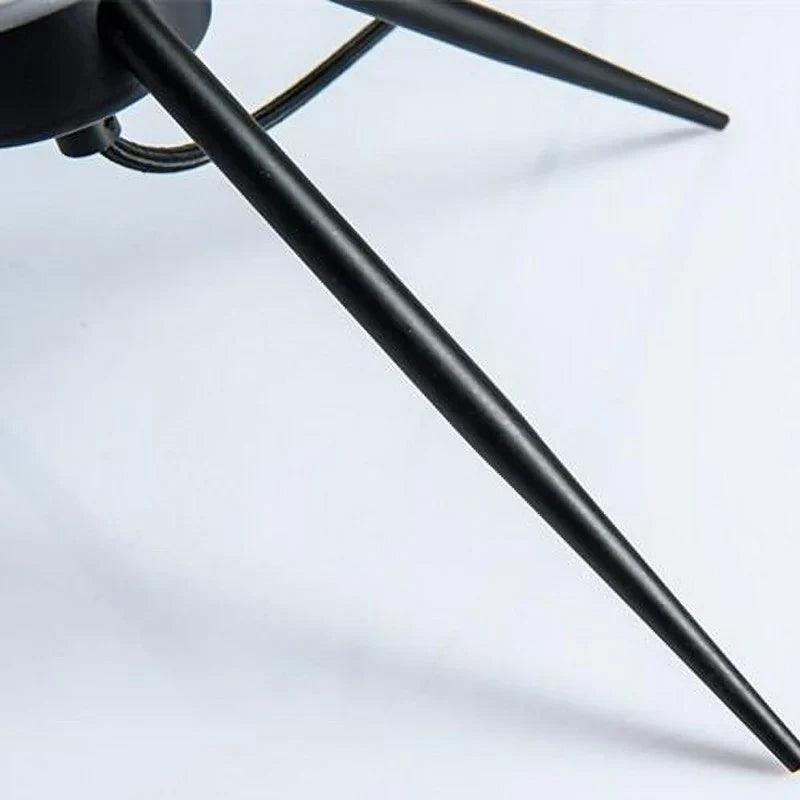 Stella Tripod Tischlampe mit Glasschirm – Modernes Design und warmes Licht