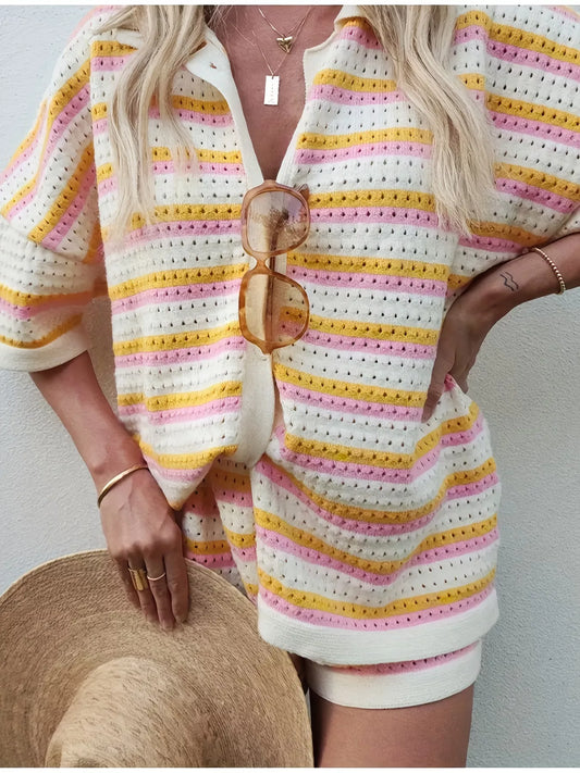 Haut en dentelle avec boutons et short assorti