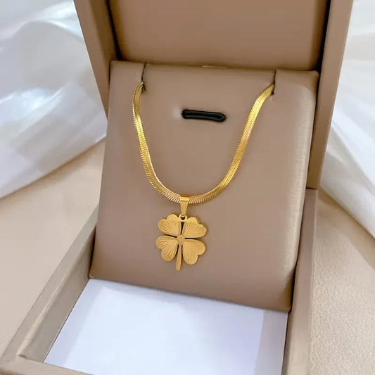 Colgante de Oro Trevo