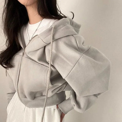 Stilvoller kurzer Kapuzenpullover