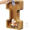 TreasureNest Muntbank | Gepersonaliseerde houten spaarpot in A-Z letterontwerpen