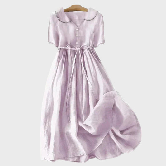 Klassisches Kleid mit Knöpfen