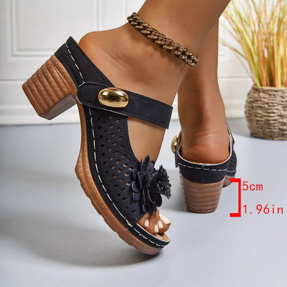 Dissie | Orthopädische Sandalen mit Absatz und Blütenapplikation