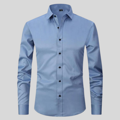 Blå herreskjorte med lange ærmer og sorte knapper, klassisk design, velegnet til formelle og afslappede lejligheder. Perfekt til stilfuldt herretøj.