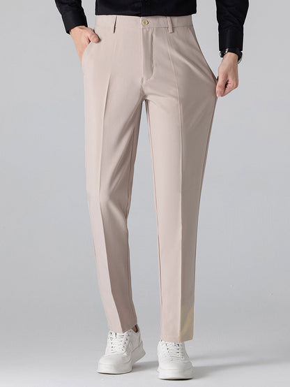 Schlanke Slim-Fit-Hose mit konisch zulaufendem Bein für einen modernen, geradlinigen Look