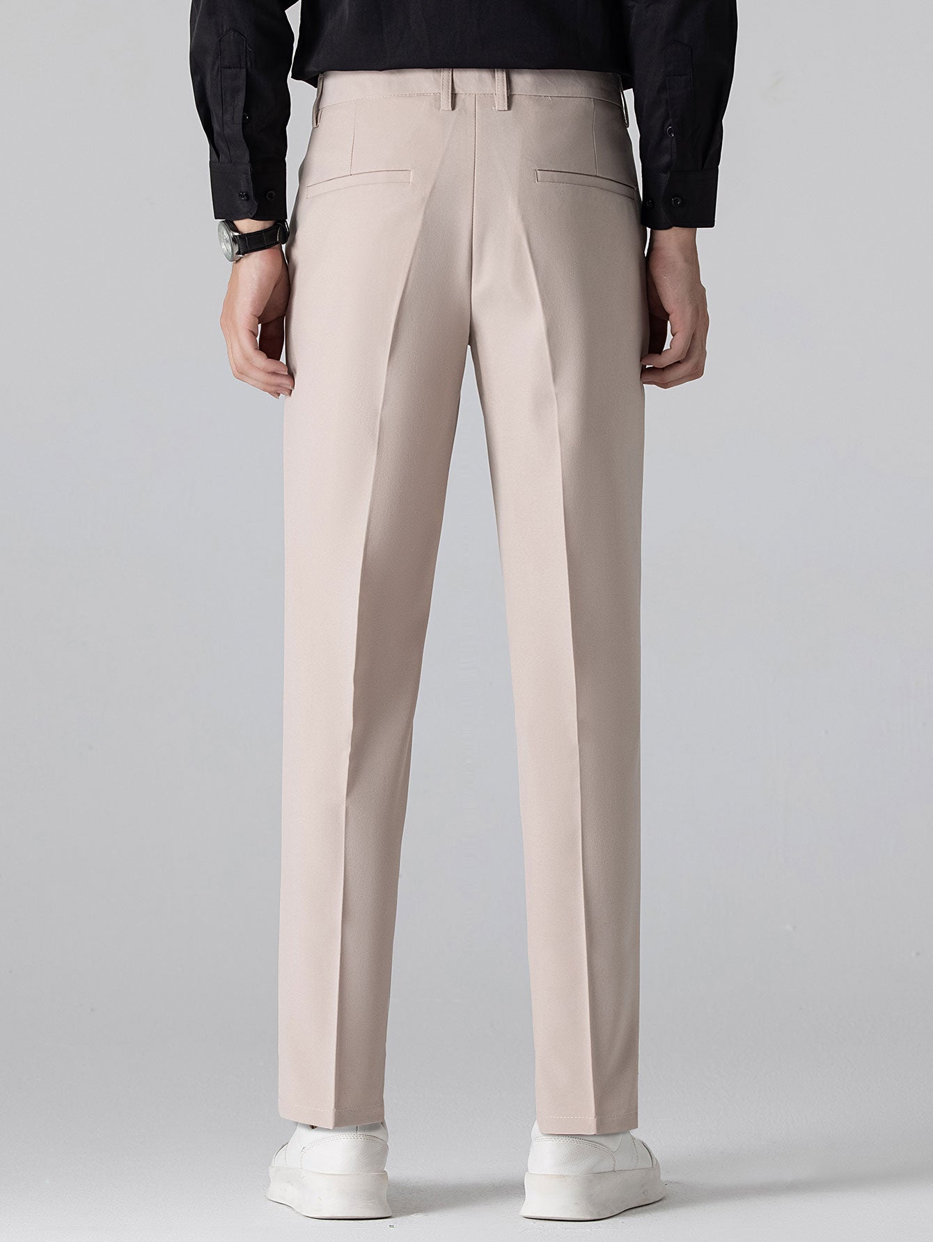 Schlanke Slim-Fit-Hose mit konisch zulaufendem Bein für einen modernen, geradlinigen Look