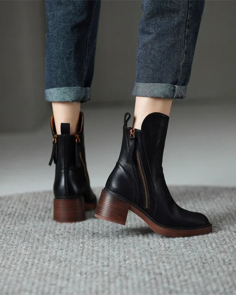 Black Leather Ankle Boots in Black - View 4.0 | Roselva