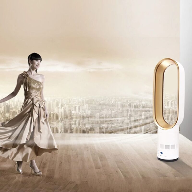 Femme élégante en robe dorée dansant près d'un ventilateur sans pales moderne, design innovant, intérieur chic, technologie de refroidissement avancée.