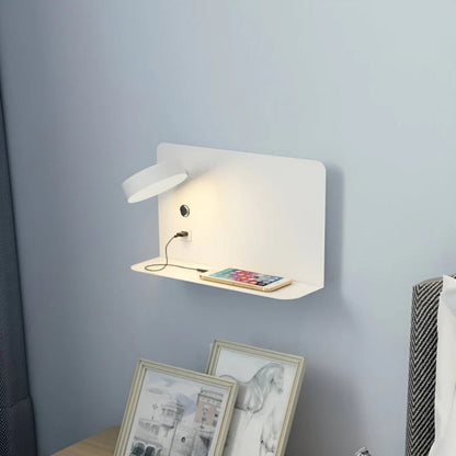Væglampe med USB Oplader og Praktisk Hylde