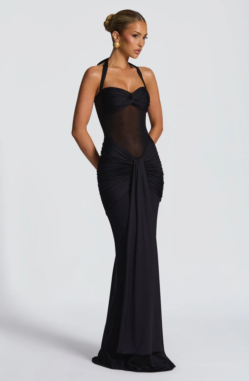 Timeless Hourglass Gown — Glamorous Silhouette & Elegant Detailing