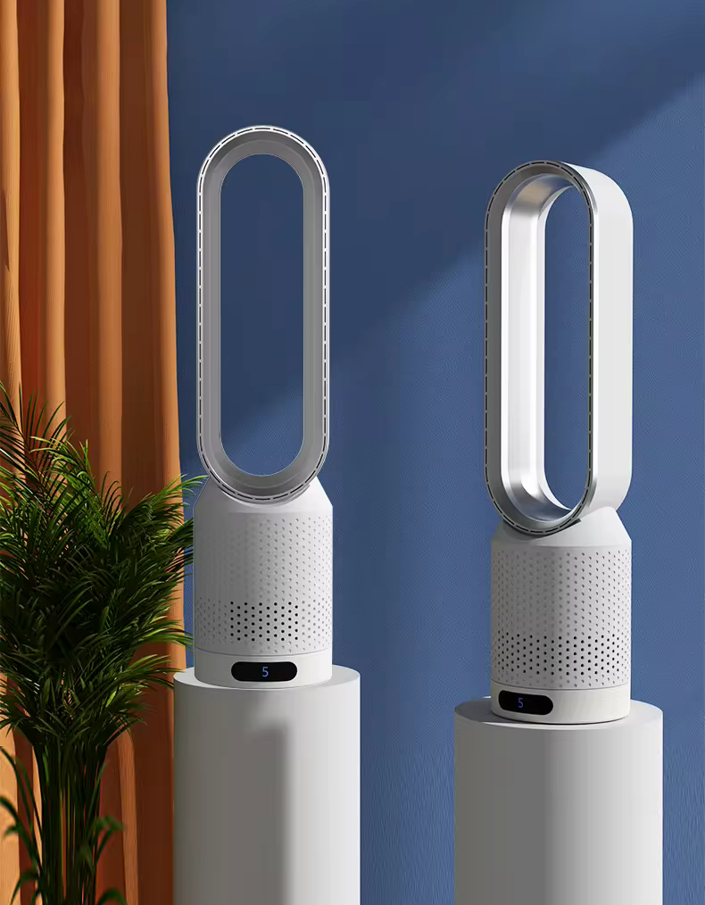 Deux ventilateurs sans pales blancs sur socles, design moderne, devant un mur bleu et un rideau orange, avec une plante verte à gauche.