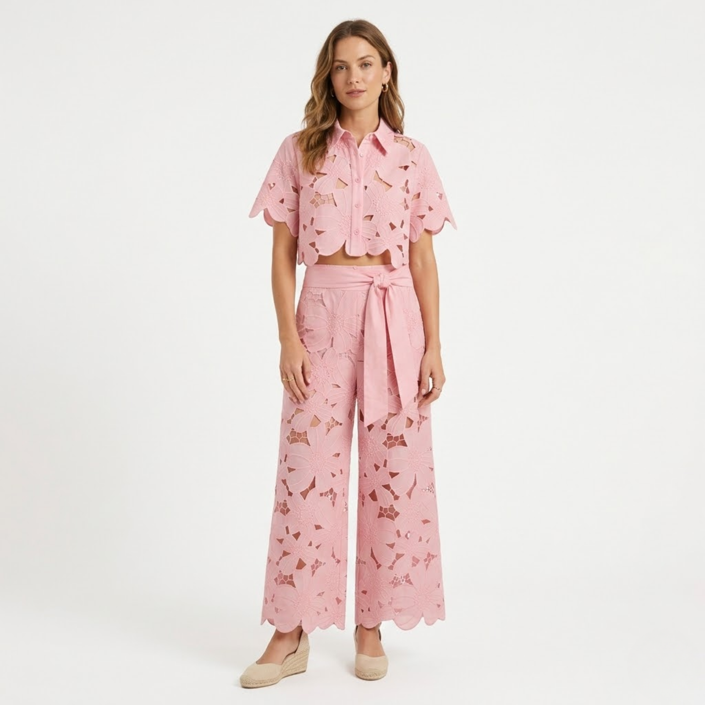 Ensemble Deux Pièces Femme avec Haut Court en Dentelle et Pantalon Large