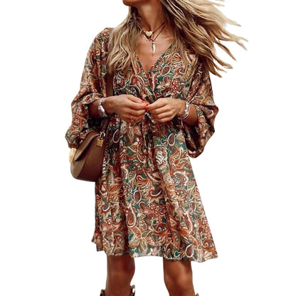 Mini-robe bohème à décolleté en V avec manches cloche