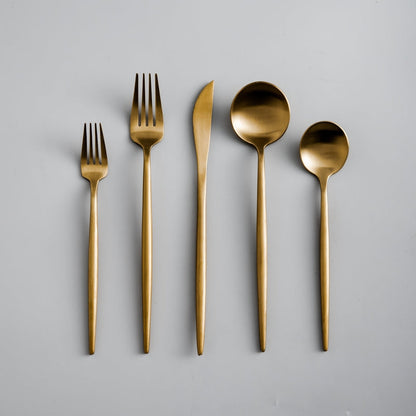 Minimalistisches Edelstahl-Besteckset mit mattem Finish