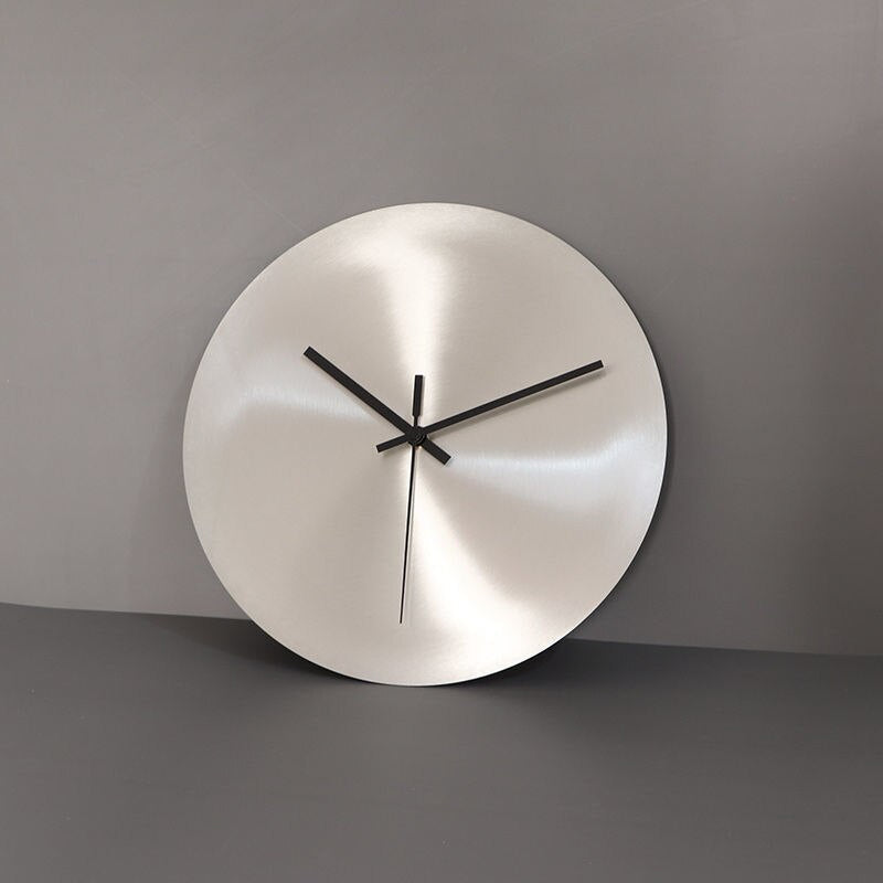 TimeLuxe - Elegant minimalistisk vægur til et moderne og stilfuldt interiør