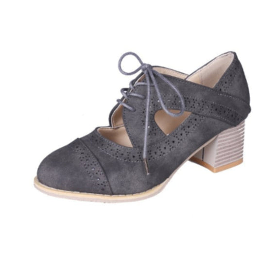 Clara – Chaussures tendance à talon bloc et conception découpé