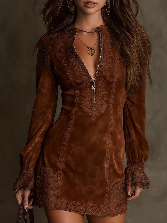 Éloane - Kurzes Vintage Kleid aus blauem Wildleder mit Spitzenrand