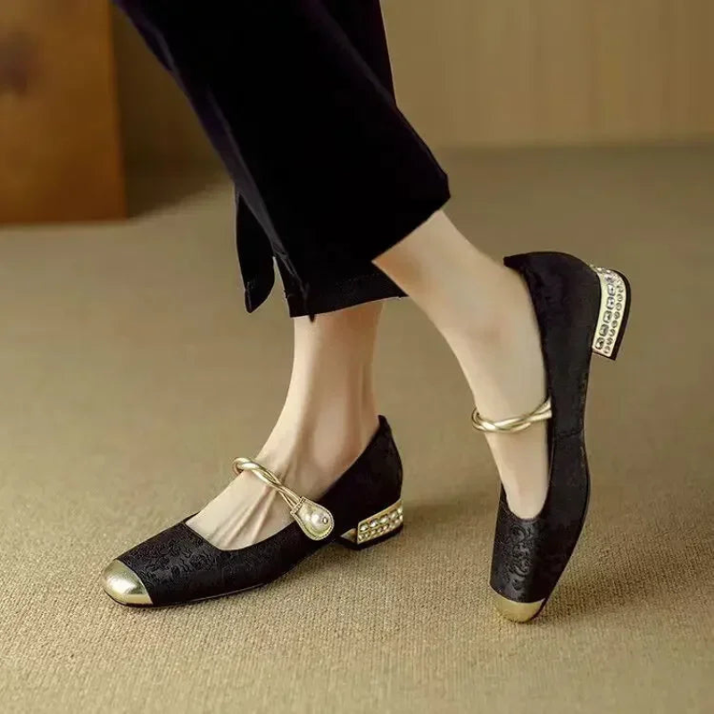 Hazel – Sandalen met lage hak en ronde neus Velani
