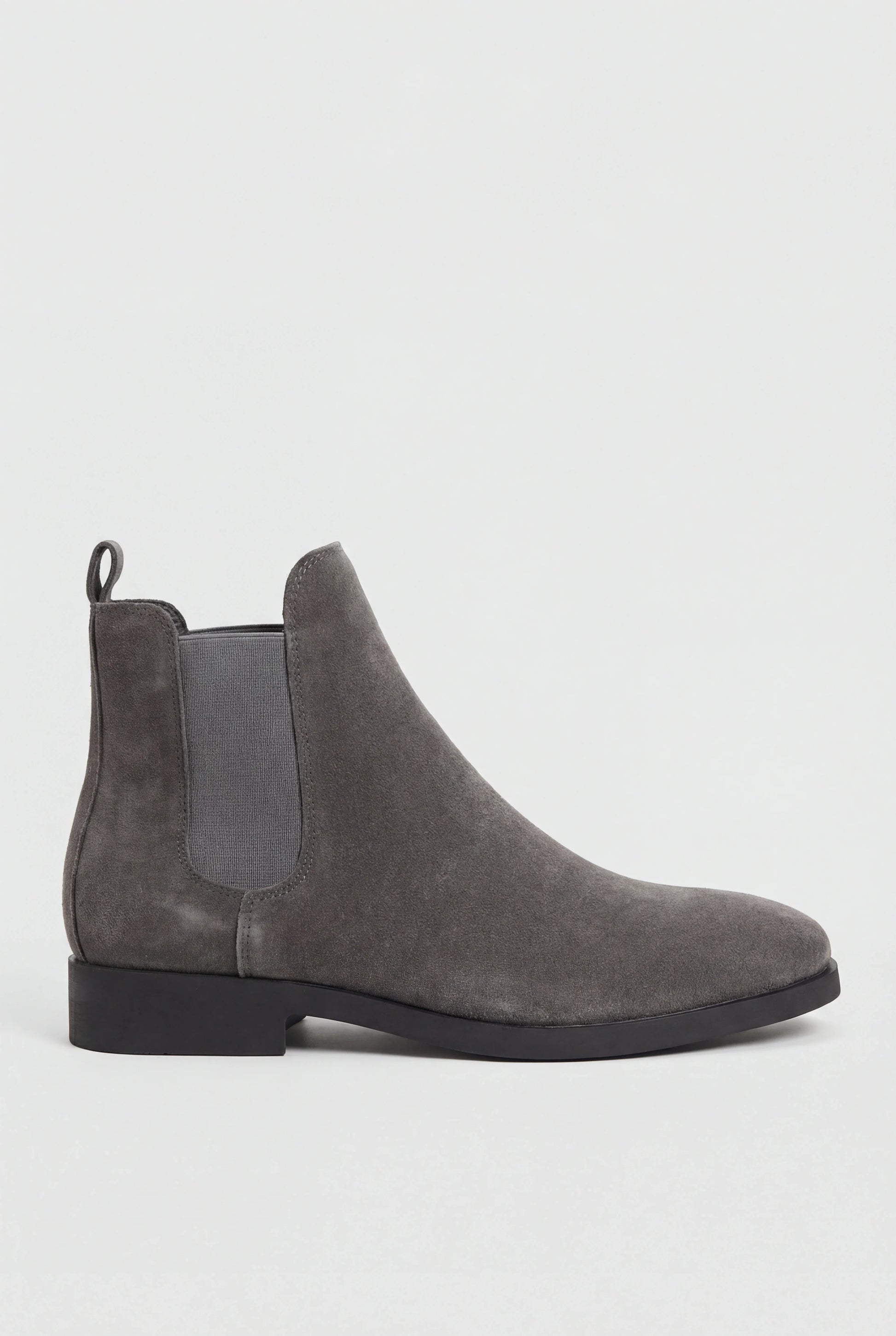 Chelsea Boots til Mænd i Ruskind med Elastiske Sidepaneler - Grå - Boots - Valmont Wear