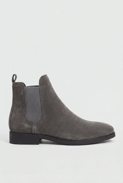 Chelsea Boots til Mænd i Ruskind med Elastiske Sidepaneler - Grå - Boots - Valmont Wear