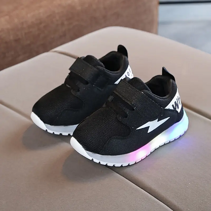 Kényelmes Kisgyermek Sportcipő LED Világítással - GlowSteps