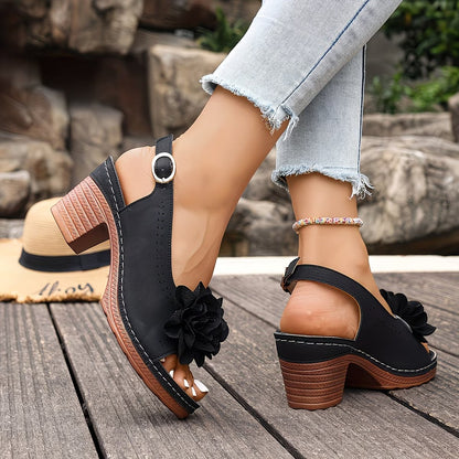 Laiva | Sandalen mit Blütenapplikation und Blockabsatz