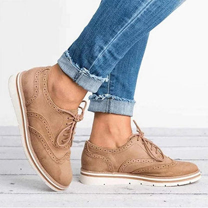 Sneakers da donna con lacci e decorazioni brogue- calzature eleganti e comode