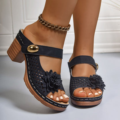 Dissie | Orthopädische Sandalen mit Absatz und Blütenapplikation
