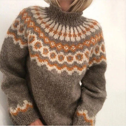 Pull en laine tricoté à motifs nordiques, col montant, couleurs beige, orange et blanc, style hiver chaud et confortable, mode femme tendance.
