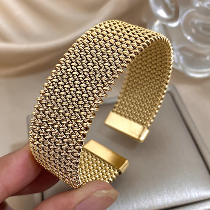 Mara | Pulseira Rígida em Malha Metálica Entrançada (Ajustável)