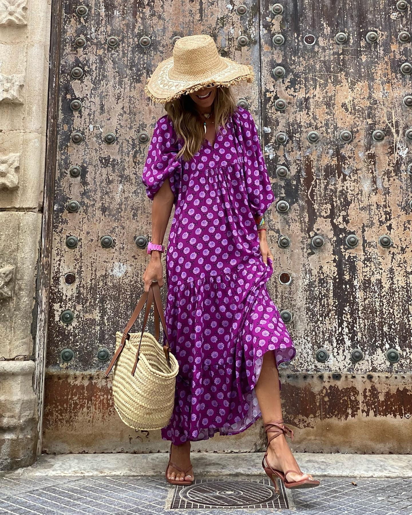 Midi-Kleid für Damen mit Puffärmeln und Stufenschnitt