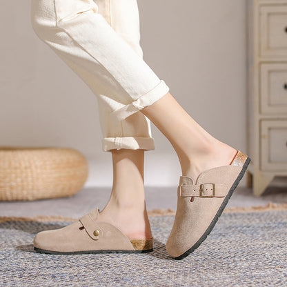 Chanclas francesas de estilo retro, confeccionadas en piel auténtica y con la punta cerrada.