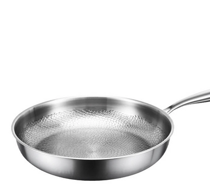 TitanPro – Pure Titanium Frying Pan with Hammered Fish-Scale Pattern
