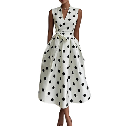 Robe sans manches à pois avec taille haute et poches
