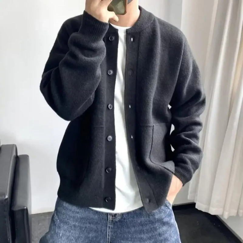 Ethan – Long sleeve sweater with button closure