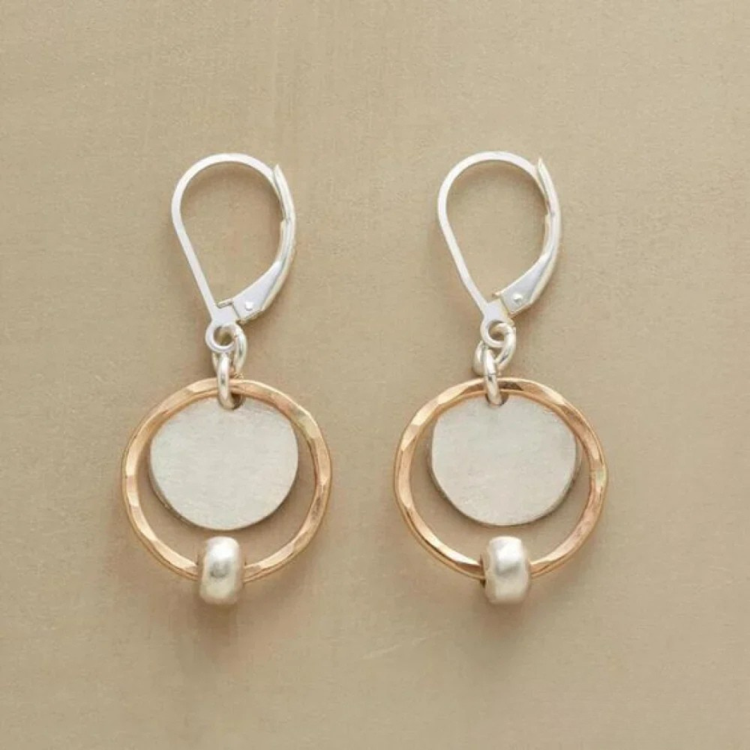 Chique oorbellen van goud en zilver met parels
