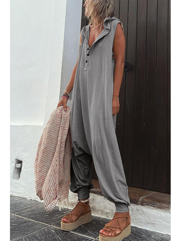 Mette - Halvknapet jumpsuit med hætte og uden ærmer
