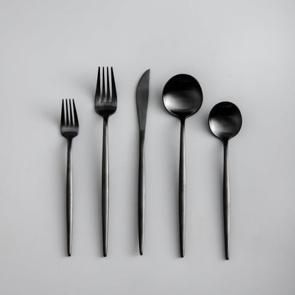 Minimalistisches Edelstahl-Besteckset mit mattem Finish